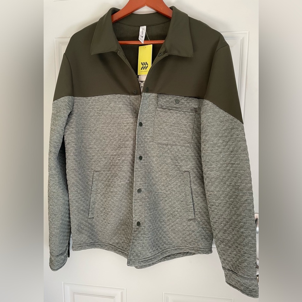 Men’s Medium Jacket. Green Heathered Snap Front. Pockets Inside And Out. NWT